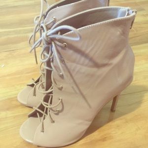 Size 9 fancy fun heels